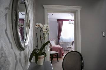Фото номера Трехместный номер с душем Отель Hotel Madelaine г. Львувек-Слёнски 3